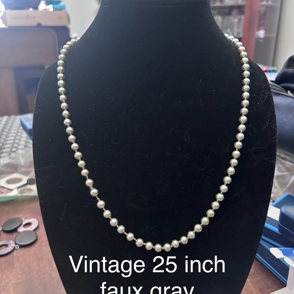 Elegant Gray “Pearl” Necklace